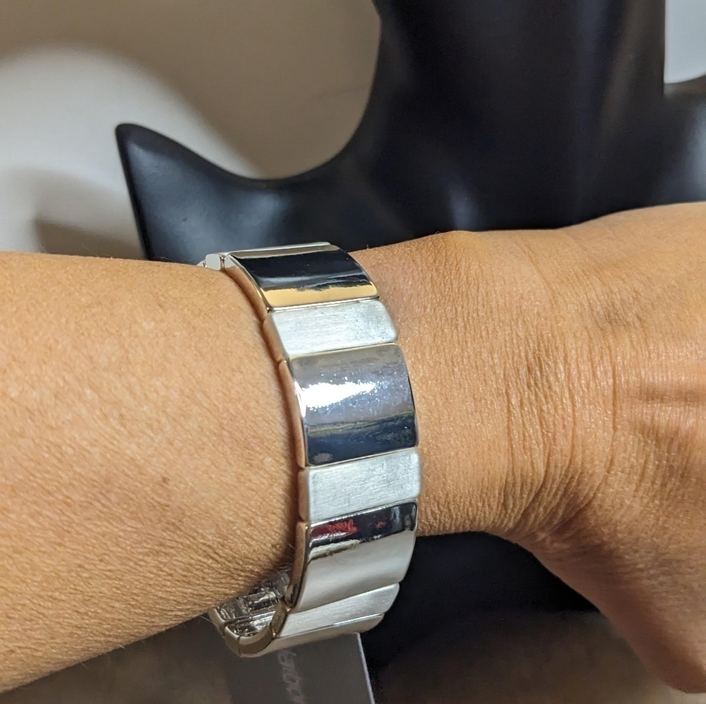 Liz Claiborne‎ Silvertone Stretch Bracelet